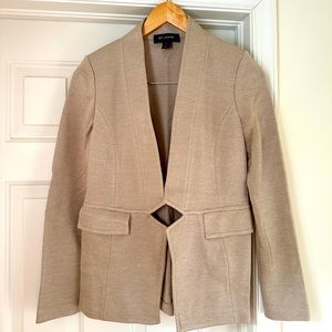 St. John’s open front blazer. Beige sz. 4.
